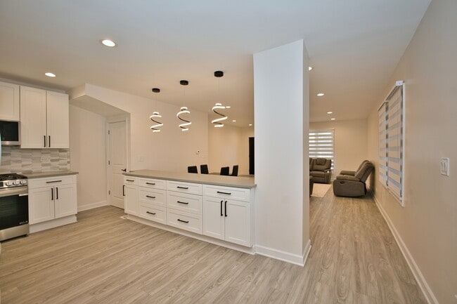 Building Photo - 4616 N Kostner Ave