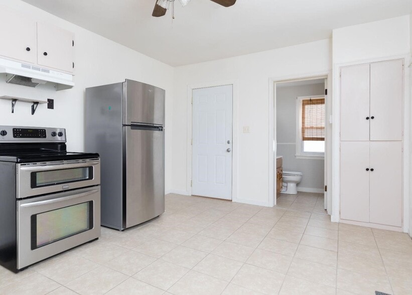 Building Photo - 51 Sycamore St