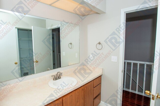 Building Photo - $1790 for Beautiful Durham Townhouse for Rent