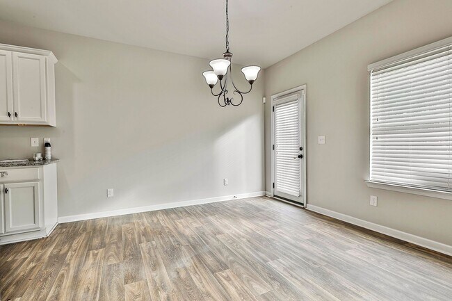 Building Photo - McDonough Home Spacious and Close to Everything!