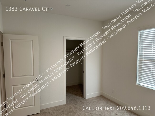 Building Photo - 1383 Caravel Ct