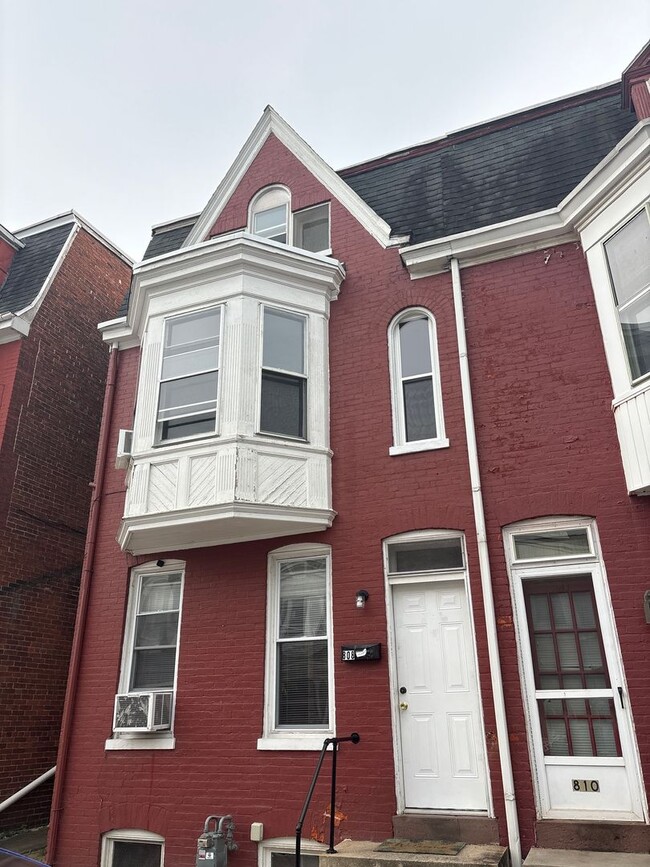 Primary Photo - Spacious 5 Bedroom 1 Bath House, Parking-Y...