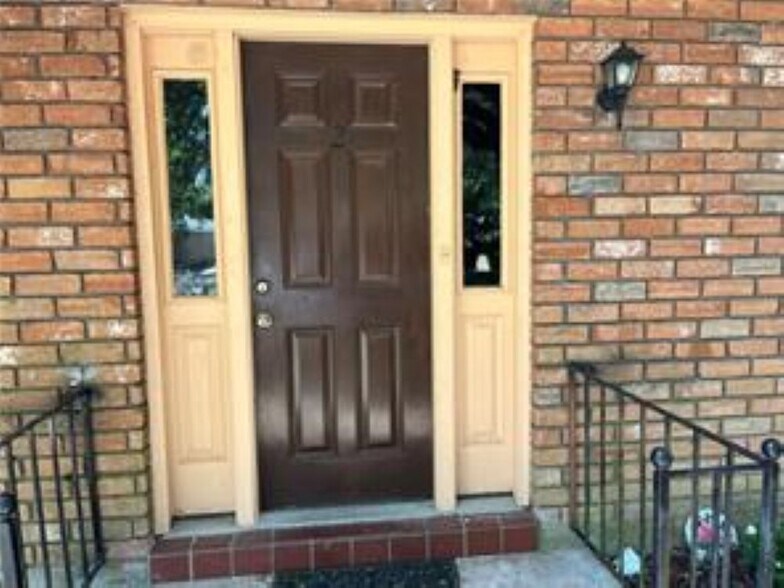 Unit 2 - 228 Jewel St