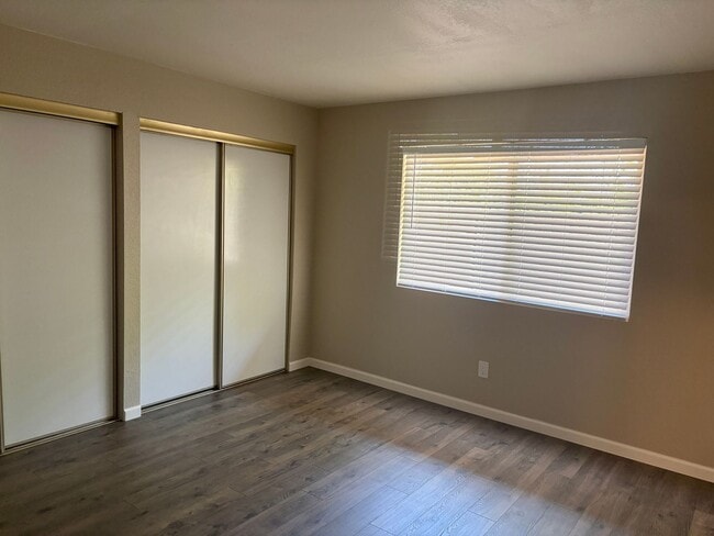 Building Photo - CUTE AS A BUG!  Super private Eldorado Hil...