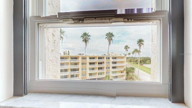 Building Photo - 1120 N Shore Dr NE