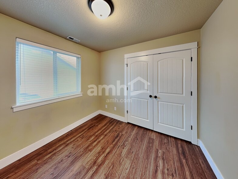 Building Photo - 458 Tulip Ave