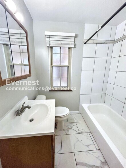 Building Photo - 3866 Woodridge Rd