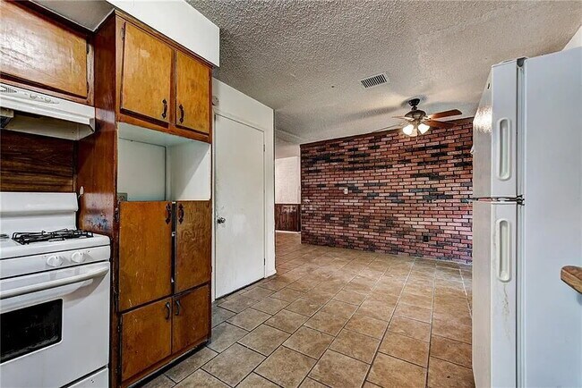 Building Photo - 3 Bed 2 Bath in Midwest City