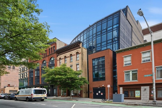 Building Photo - 99 Montgomery St