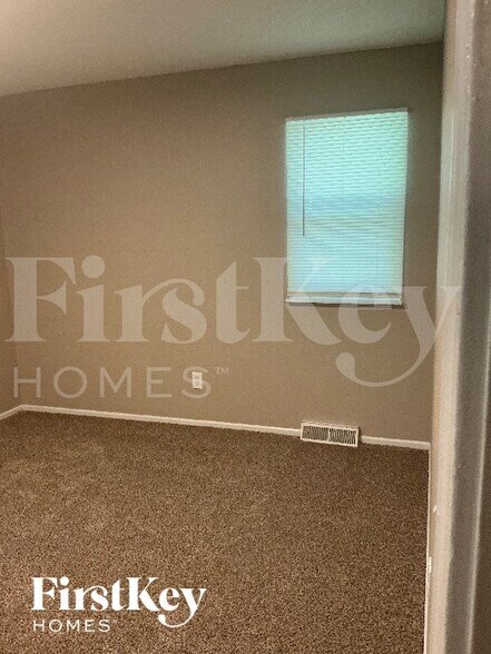 Building Photo - 400 SW Keystone Ct