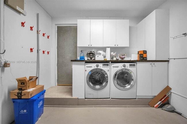 Building Photo - 627 Alcazar Ave