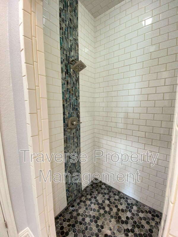 Building Photo - 5509 Wellesley Ave
