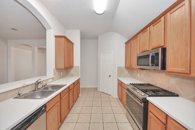 Building Photo - 8719 Sailing Dr