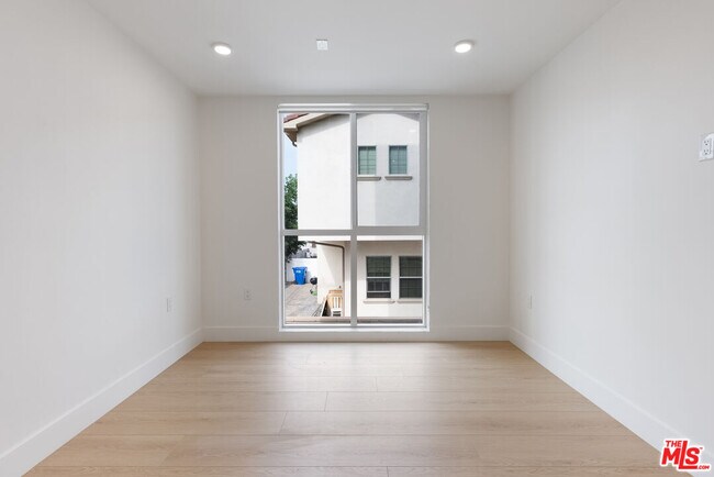 Building Photo - 8561 Belmont St