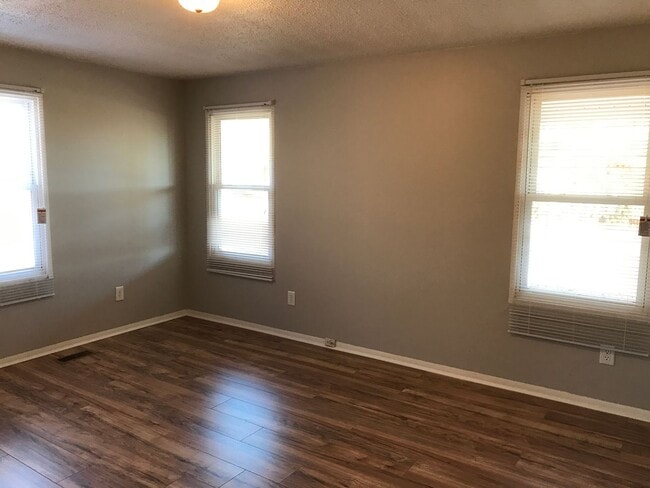 Building Photo - 3BR Home in Maiden on 1.85 Acres