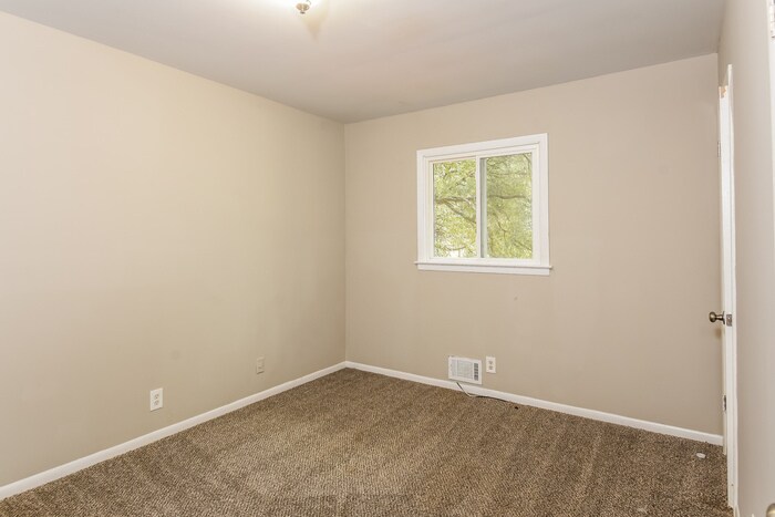Building Photo - 5287 Chantilly Terrace