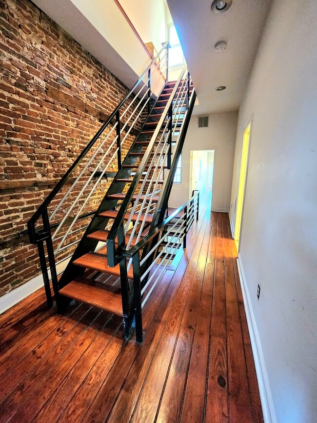 Building Photo - 444 E Fort Ave