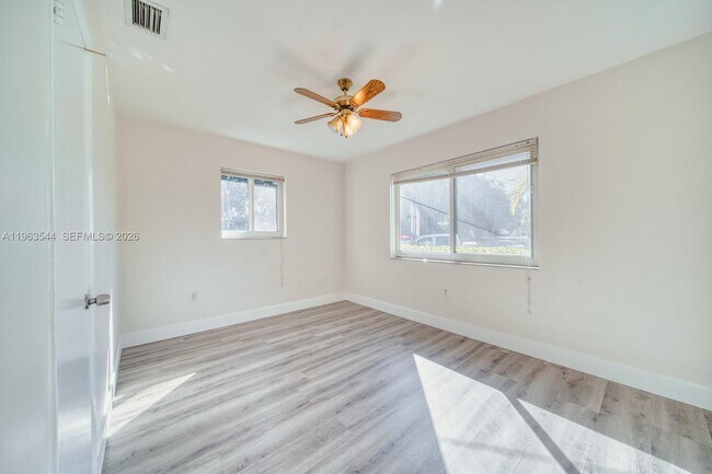 Building Photo - 2798 SW 32nd Ave