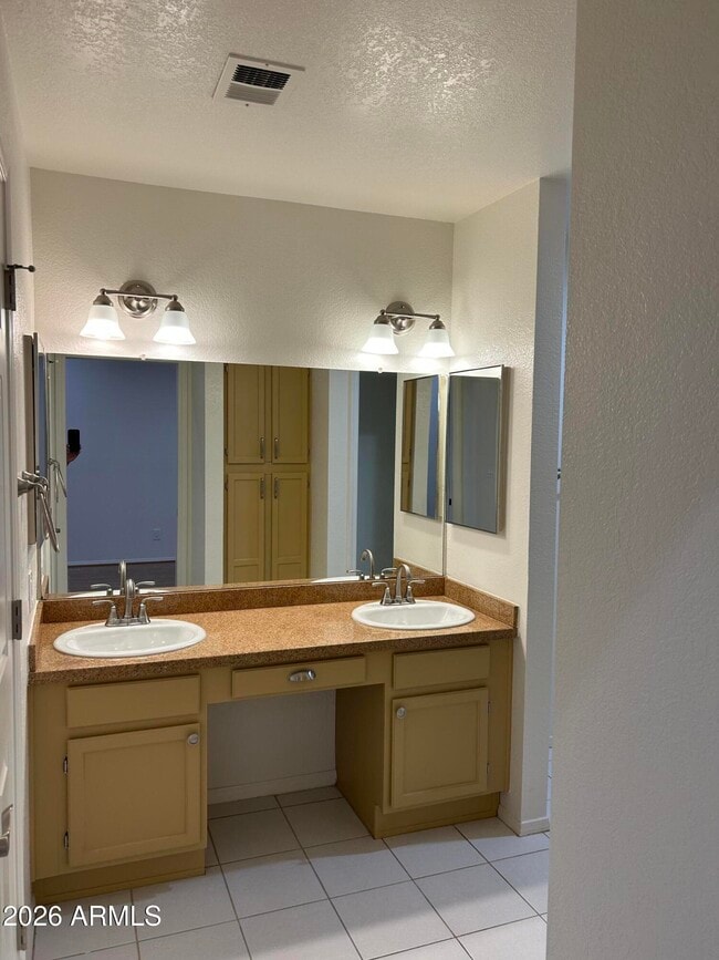 Building Photo - 5608 W Lupine Ave