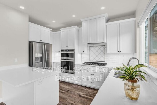 Building Photo - 1432 E Daylily Ct