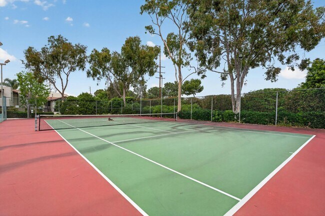 Building Photo - HUNTINGTON BEACH HOME - 1.5 Miles from the Beach