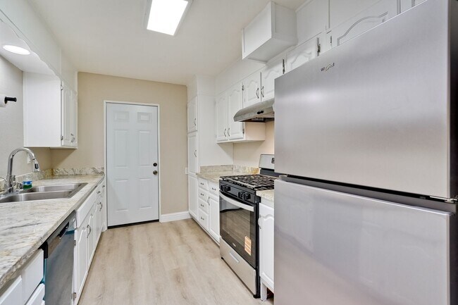 Building Photo - FOR RENT – Beautifully Updated 4 Bed / 3 Bath Home in Prime Santa Clara Location (NVIDIA)