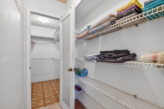 Building Photo - 1810 New Palm Way