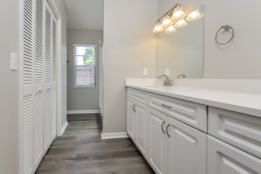 Building Photo - 6013 Crickethollow Dr