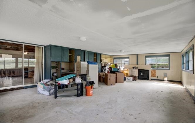 Building Photo - 1010 Country Oaks Dr