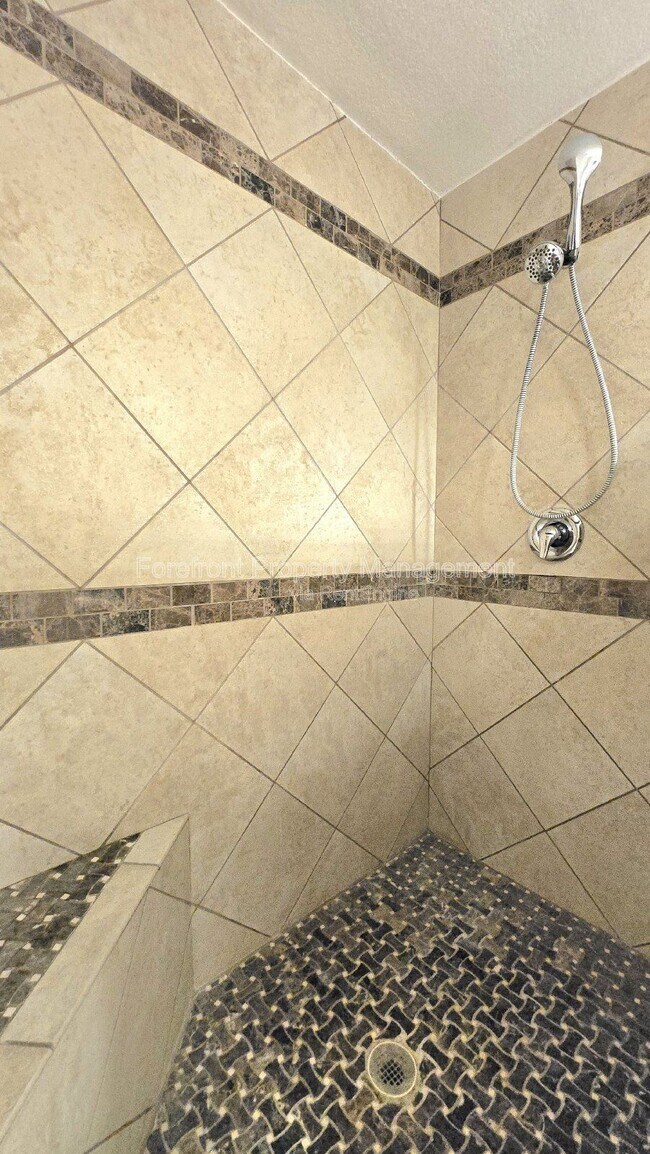 Building Photo - 7609 Linkside St