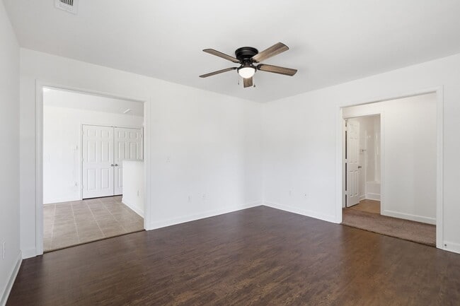 Building Photo - 305 S Calhoun St