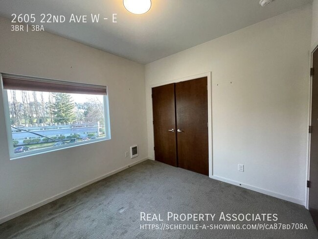 Building Photo - 2605 22nd Ave W