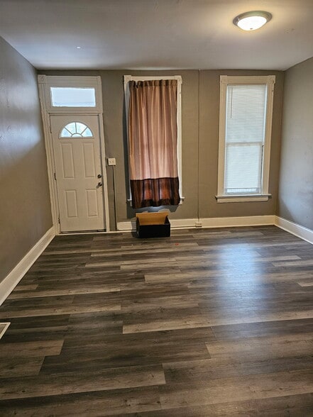 Living room - 4730 Pimlico Rd