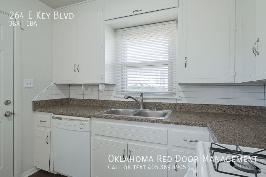 Building Photo - 264 E Key Blvd