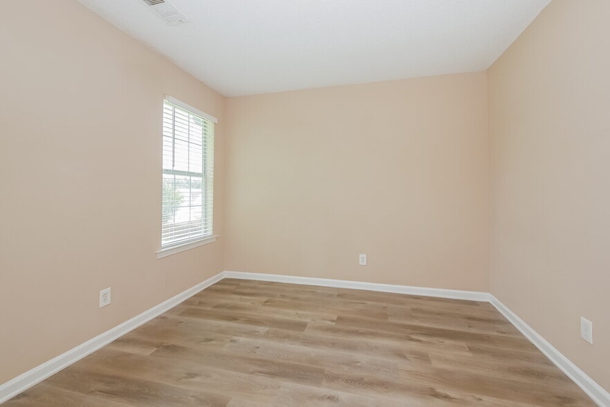 Building Photo - 255 Summer Hill Cir