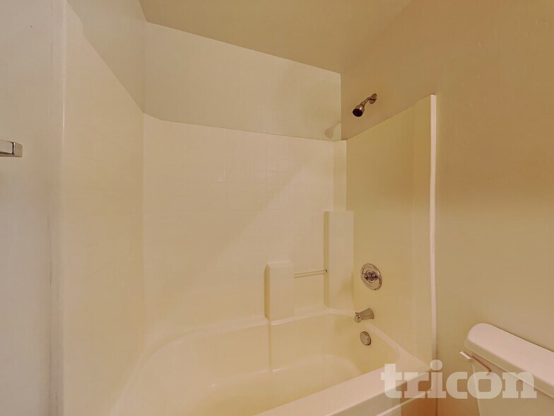 Building Photo - 2522 S 114th Ln