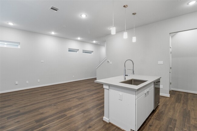 Building Photo - 608 Thornton Oaks Ln