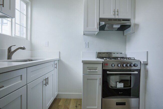 Building Photo - Bright & Inviting 1-Bedroom Apartment