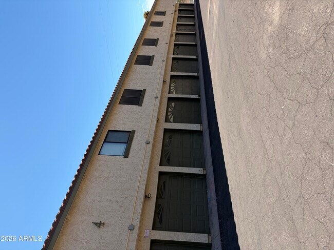 Building Photo - 30 E Brown Rd