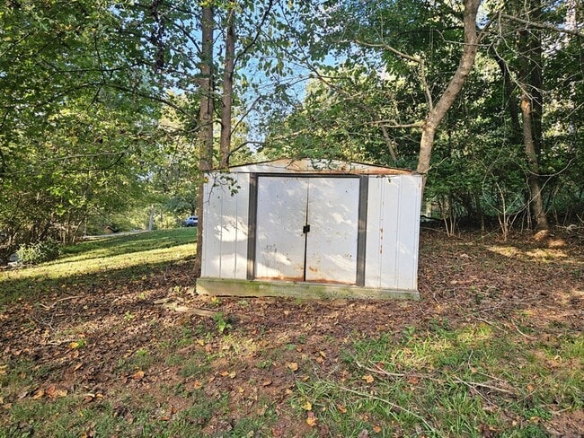 Building Photo - 1330 White Oak Dr
