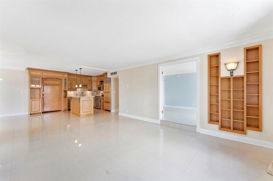 Building Photo - 1839 Middle River Dr