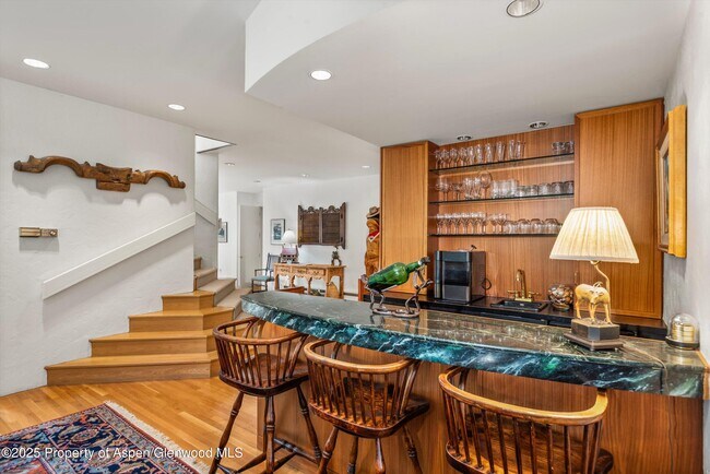 Building Photo - 431 W Hopkins Ave