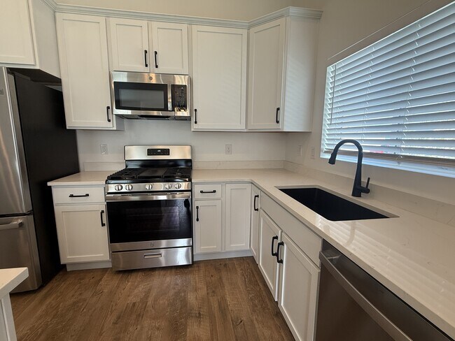 Building Photo - 881 W Sagewood Dr