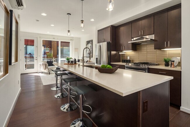 Building Photo - 3bd/3ba Seattle Townhome