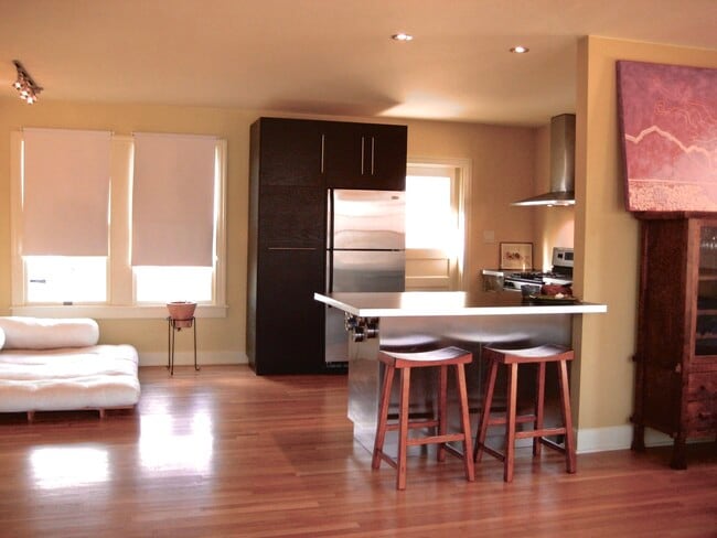 Building Photo - 1306 Oxford Ave