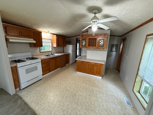 Building Photo - 285 E Birdsall Dr