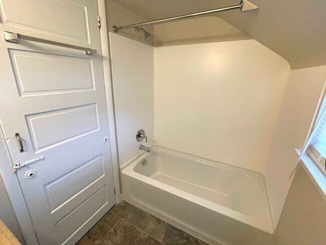 Building Photo - 3553 Maple St