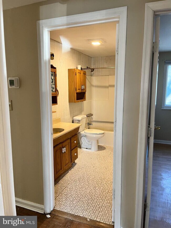 Building Photo - 5525 Larch St