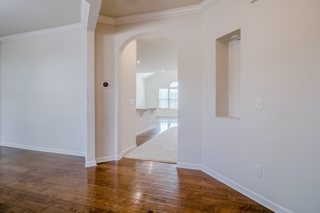Building Photo - 2048 Oglethorpe Dr