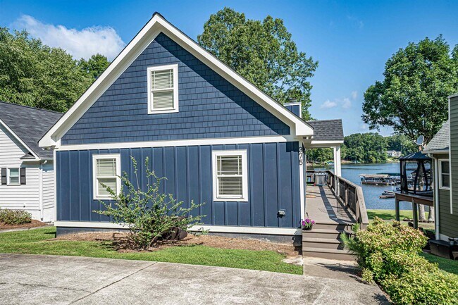 Building Photo - 375 Arrowhead Trail NE